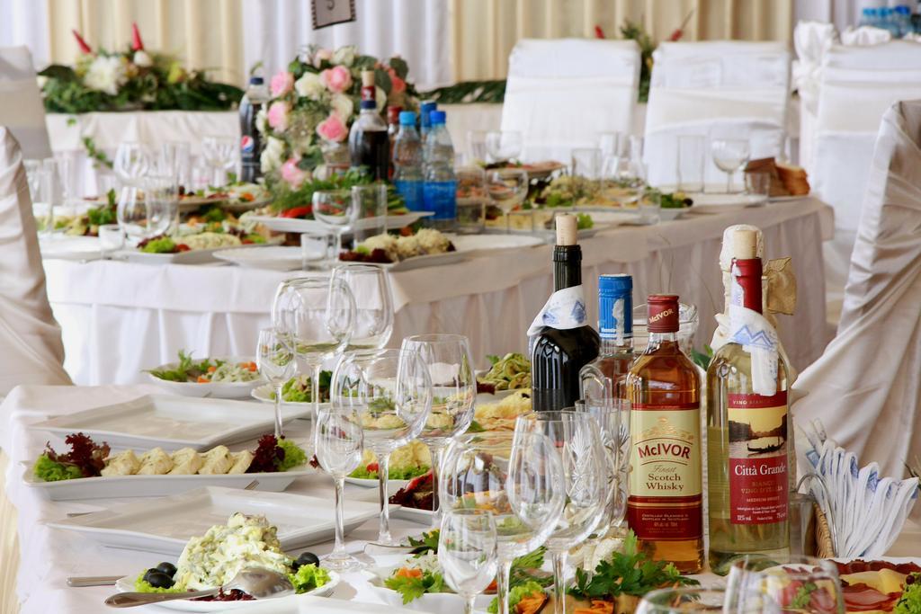 Druzhba Hotel And Restaurant Charkov Exteriér fotografie